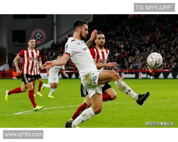 足球明星因场上争执怒火中烧与对手发生冲突的精彩瞬间回顾 足球明星因场上争执怒火中烧与对手发生冲突的精彩瞬间回顾